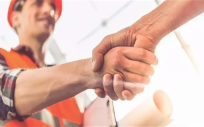 ضوابط قانونية تضمن حقوق الموظفين عند إنهاء عقود غير محددة المدة